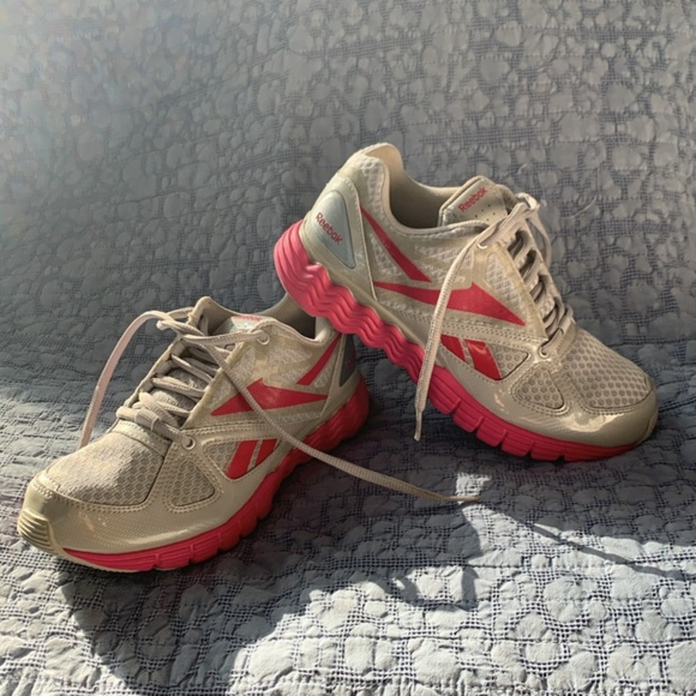 Woman’s Reebok Vibe-tech Zig Running Shoes